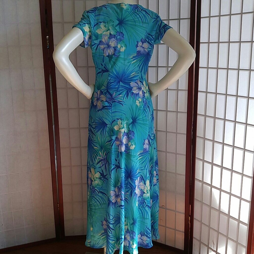 Dress - Picture 6 of 9
